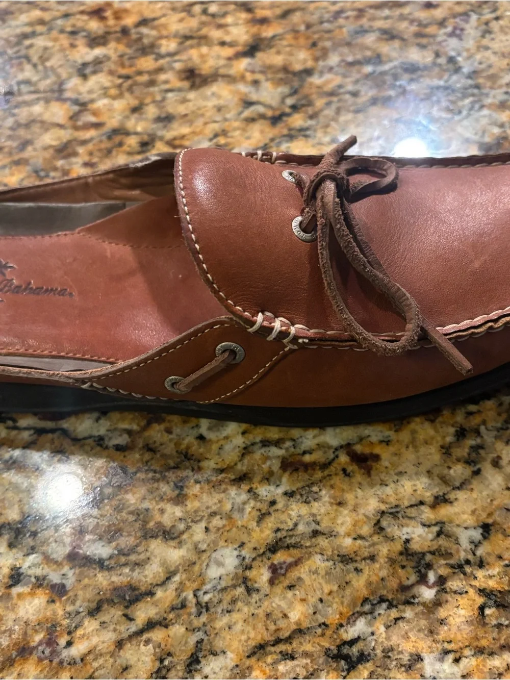 Good condition Tommy Bahama Chestnut Brown Leather Slip-On Boat Loafers